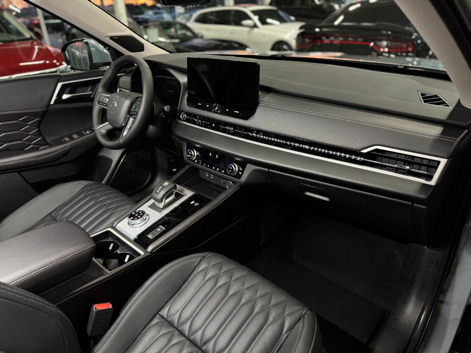 Fahrzeugabbildung Mitsubishi Outlander 2.4PLUG-IN HYBRID 4WD TOP