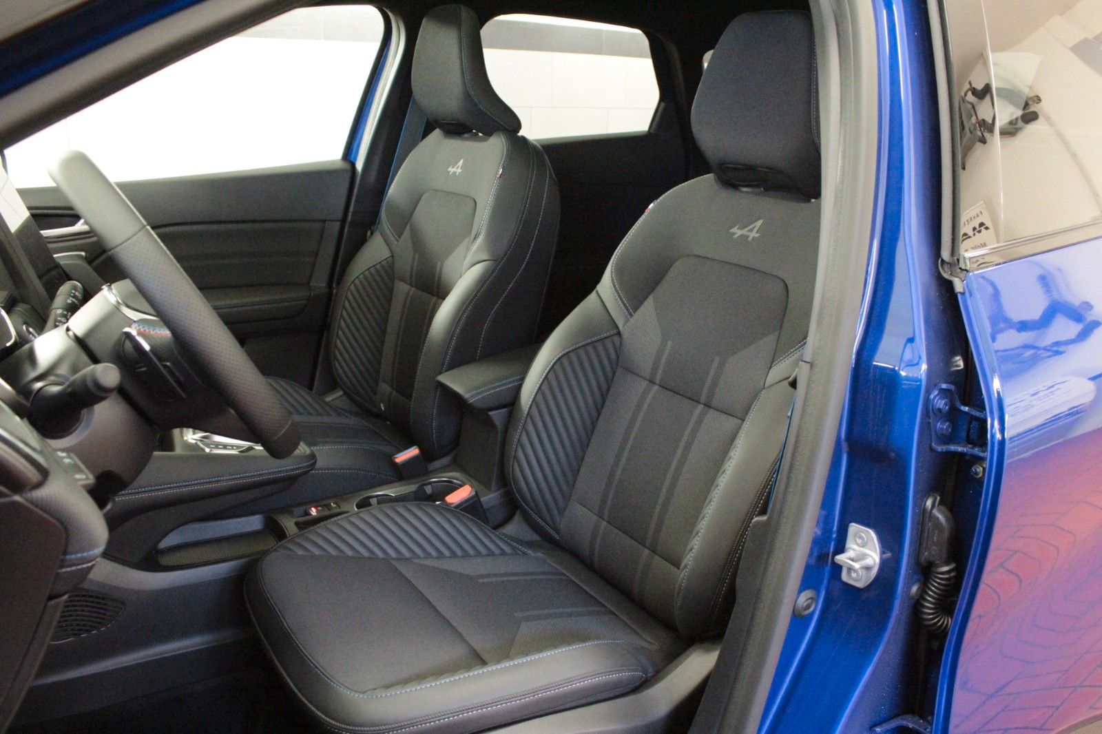 Fahrzeugabbildung Renault Captur Mild Hybrid 160 EDC Esprit Alpine