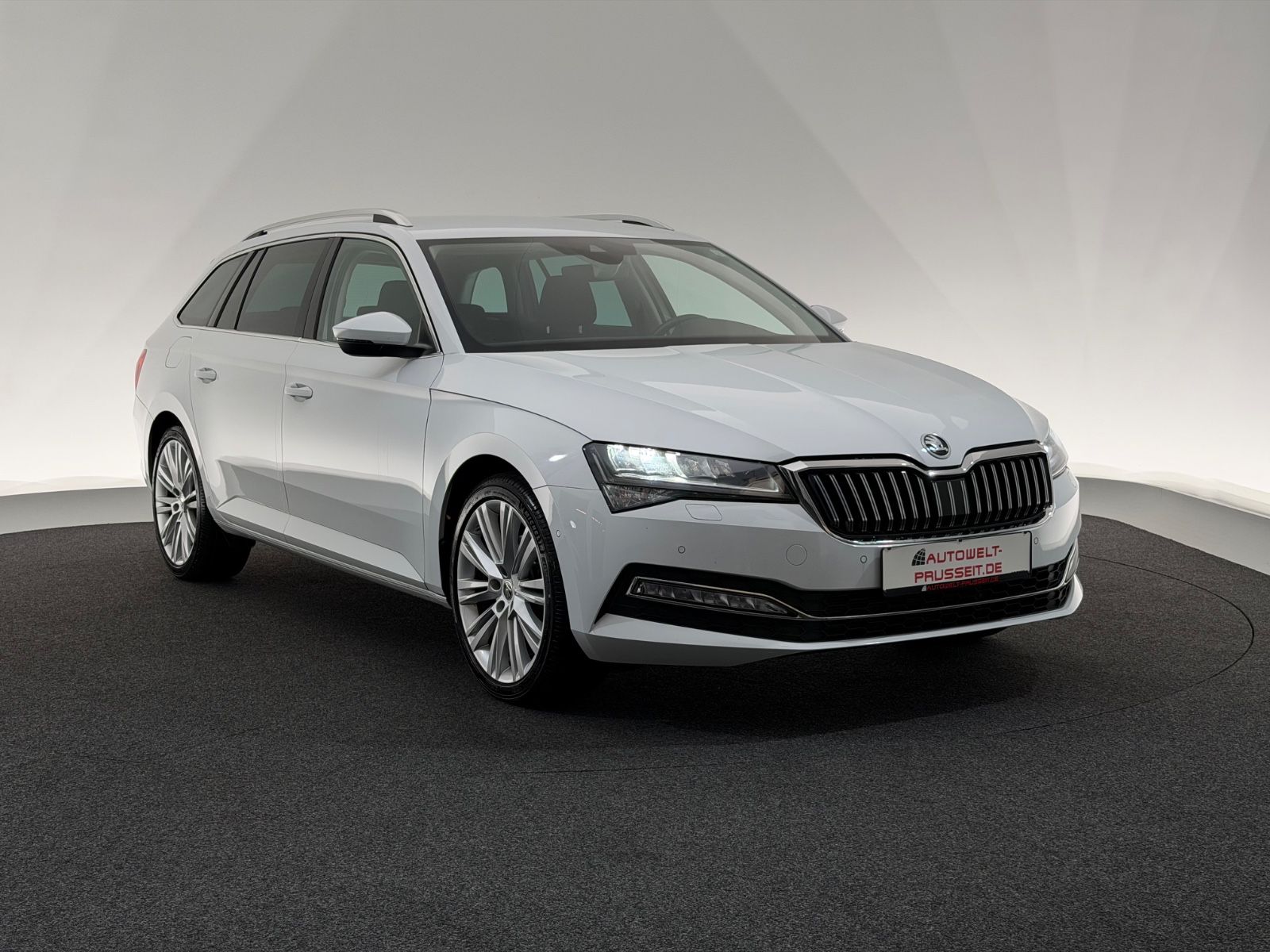 Gebrauchtwagen Skoda Superb Superb 2.0 TDI*STYLE*LED-AHK-ACC-KESSY-R.KAM-SHZ in Horb am Neckar