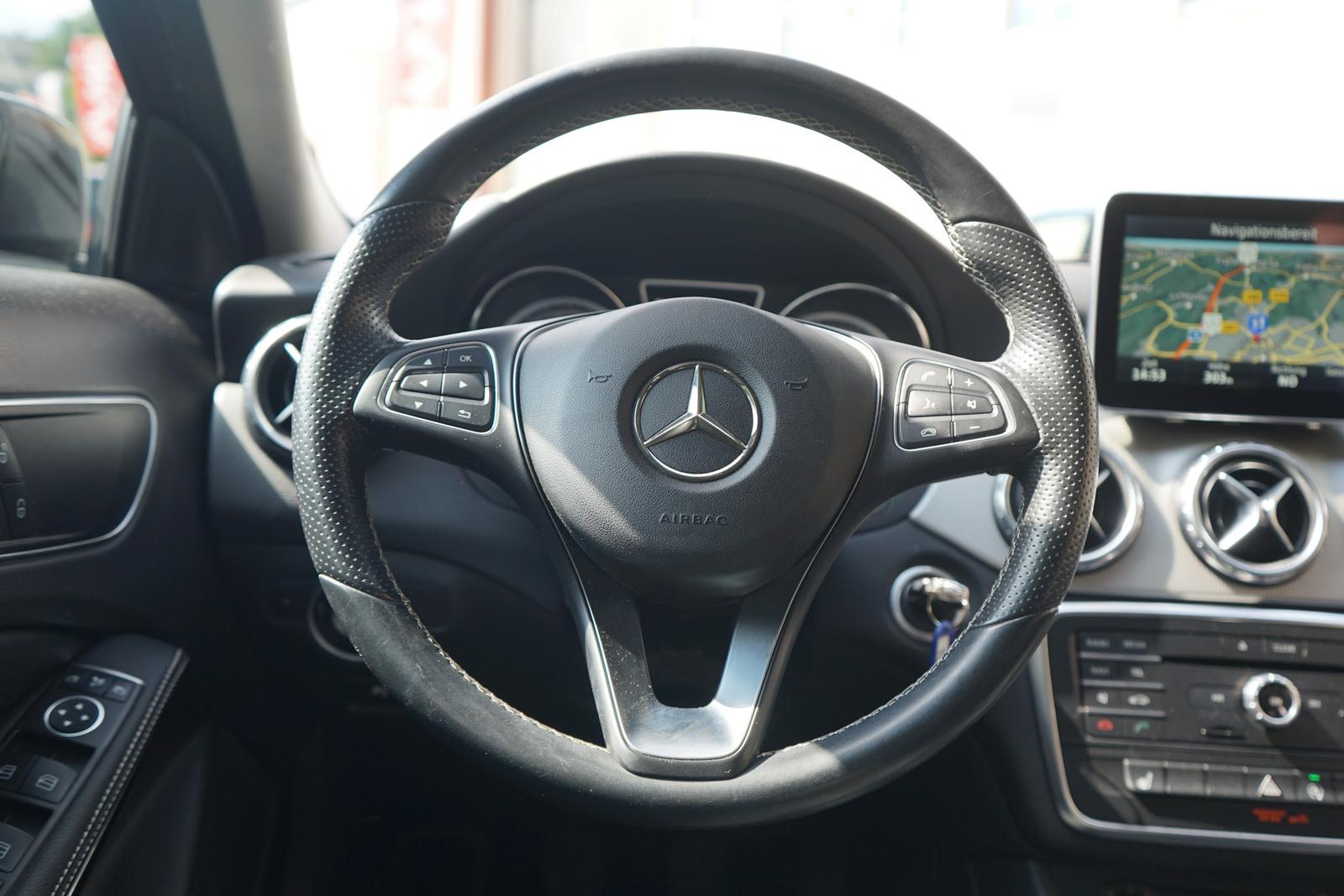 Mercedes-Benz GLA 200 Standard Bi-Xenon Sitzheizung Kamera PDC