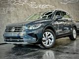 Volkswagen Tiguan Elegance - Volkswagen Tiguan Elegance mit Benzin-Antrieb