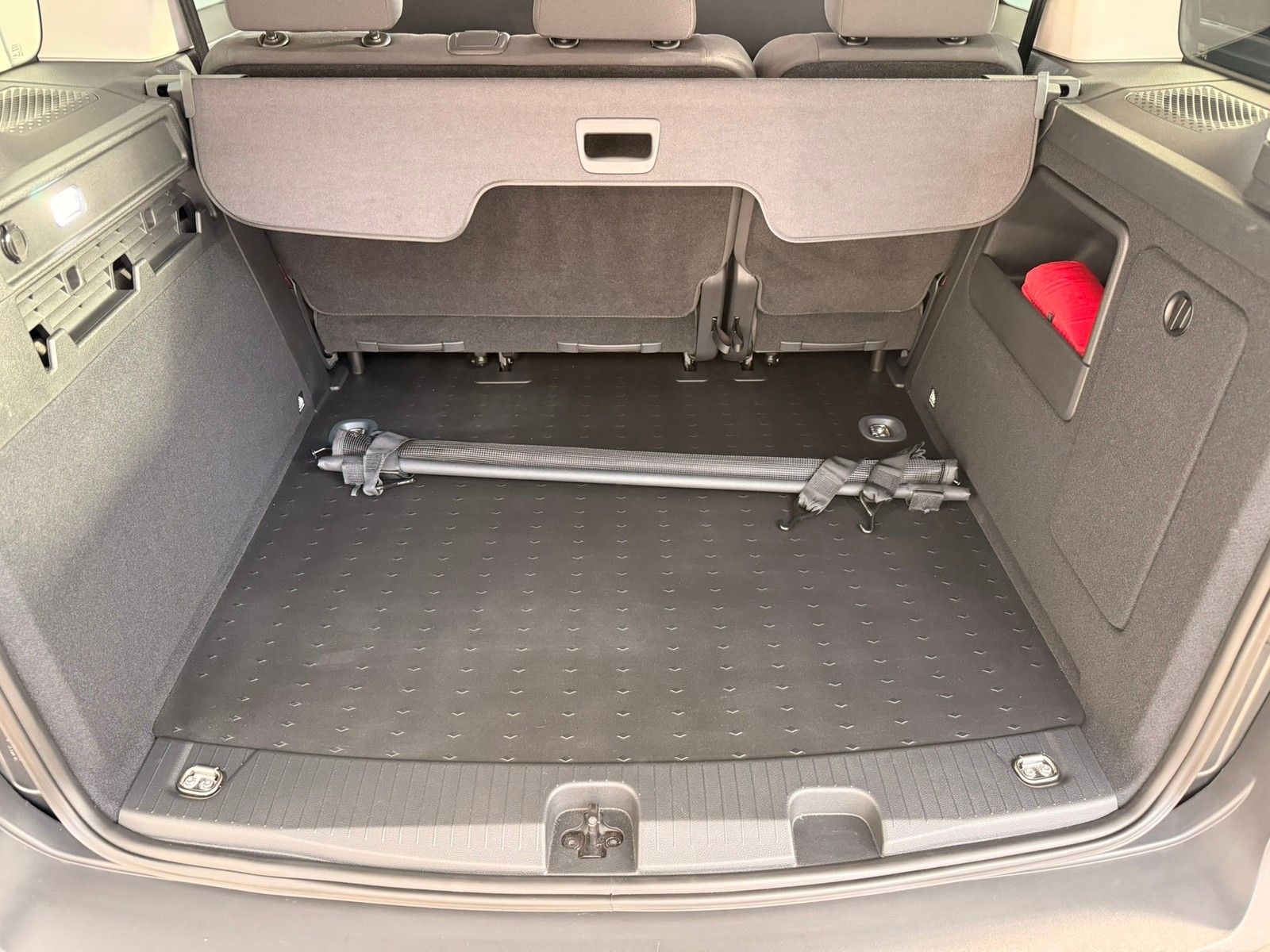 Fahrzeugabbildung Volkswagen Caddy Basis  1,5 TSI +Keyless+Kamera +Navigation