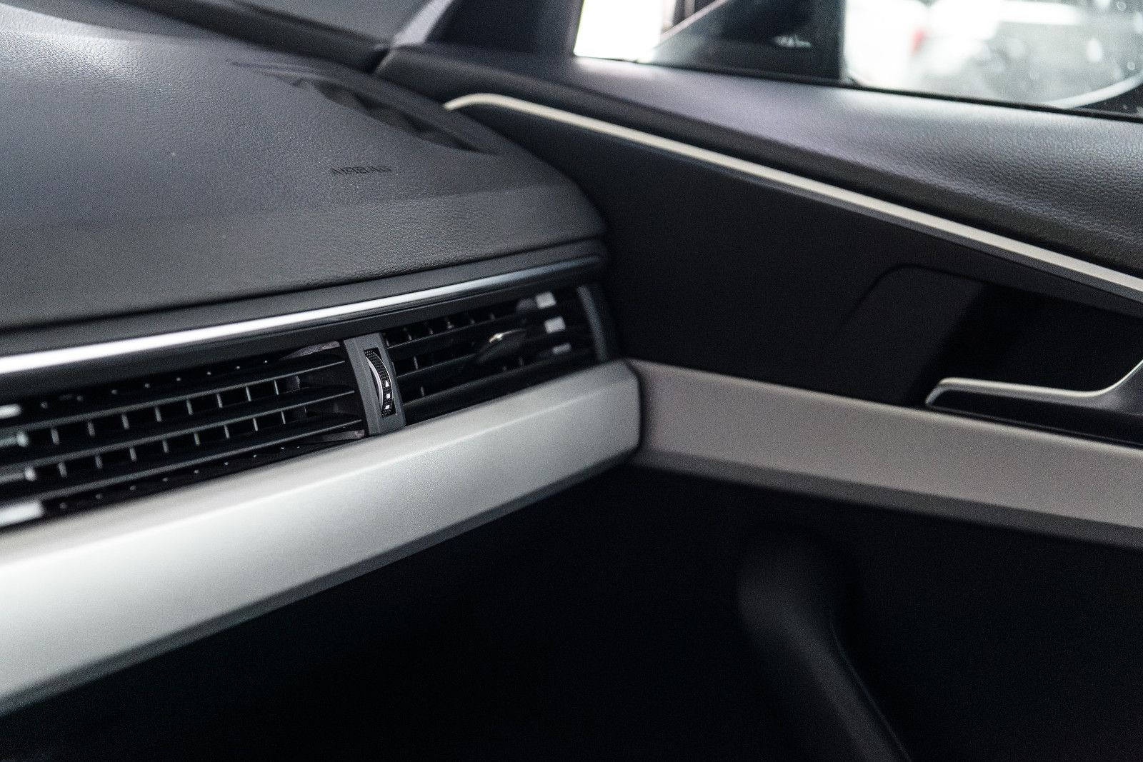 Fahrzeugabbildung Audi A4 35 TFSI S tronic advanced Avant LED/SZH/NAVI