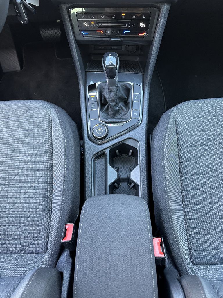 Fahrzeugabbildung Volkswagen Tiguan 2.0 TSI DSG 4M Life NAV+LED+PANO+SHZ+ACC