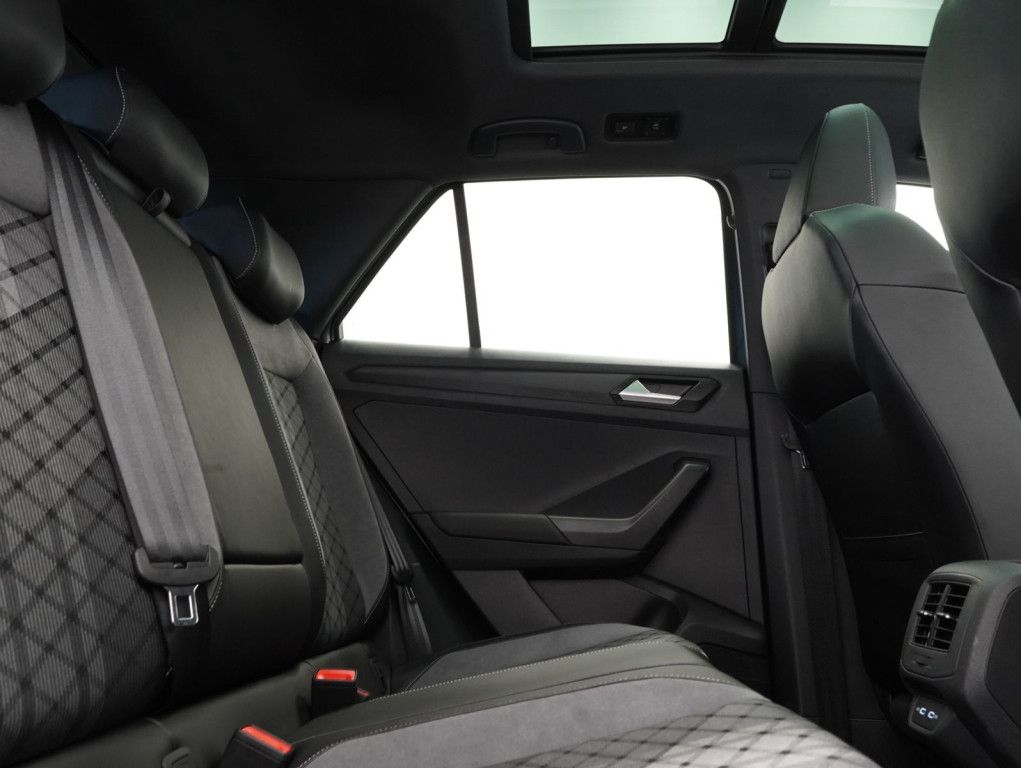 Fahrzeugabbildung Volkswagen T-Roc 1.5 TSI DSG R-Line BLACKSTYLE PANO