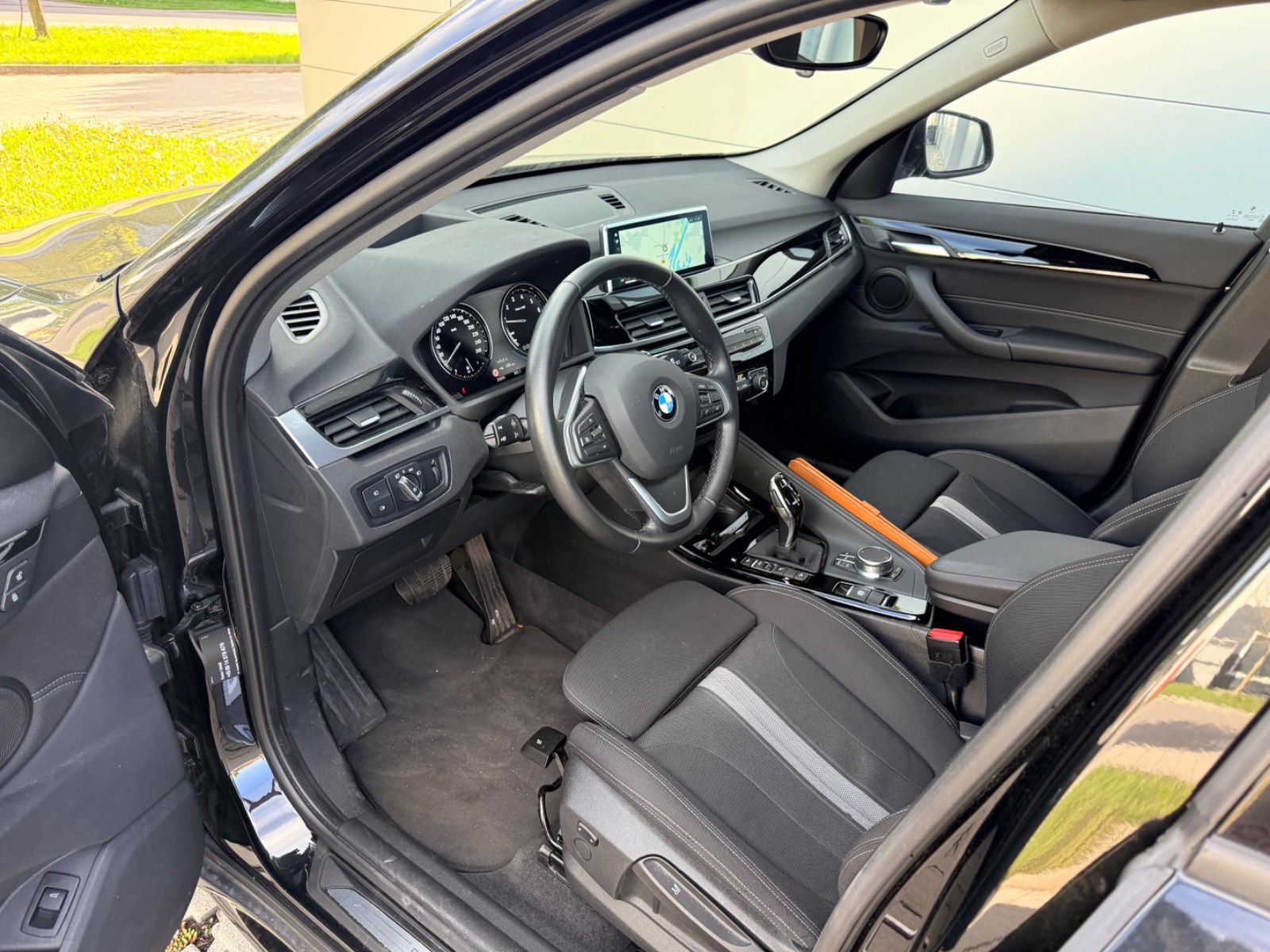 BMW X1 xDrive 25i Sport Line/Navi/LED/Head-UP foto 24