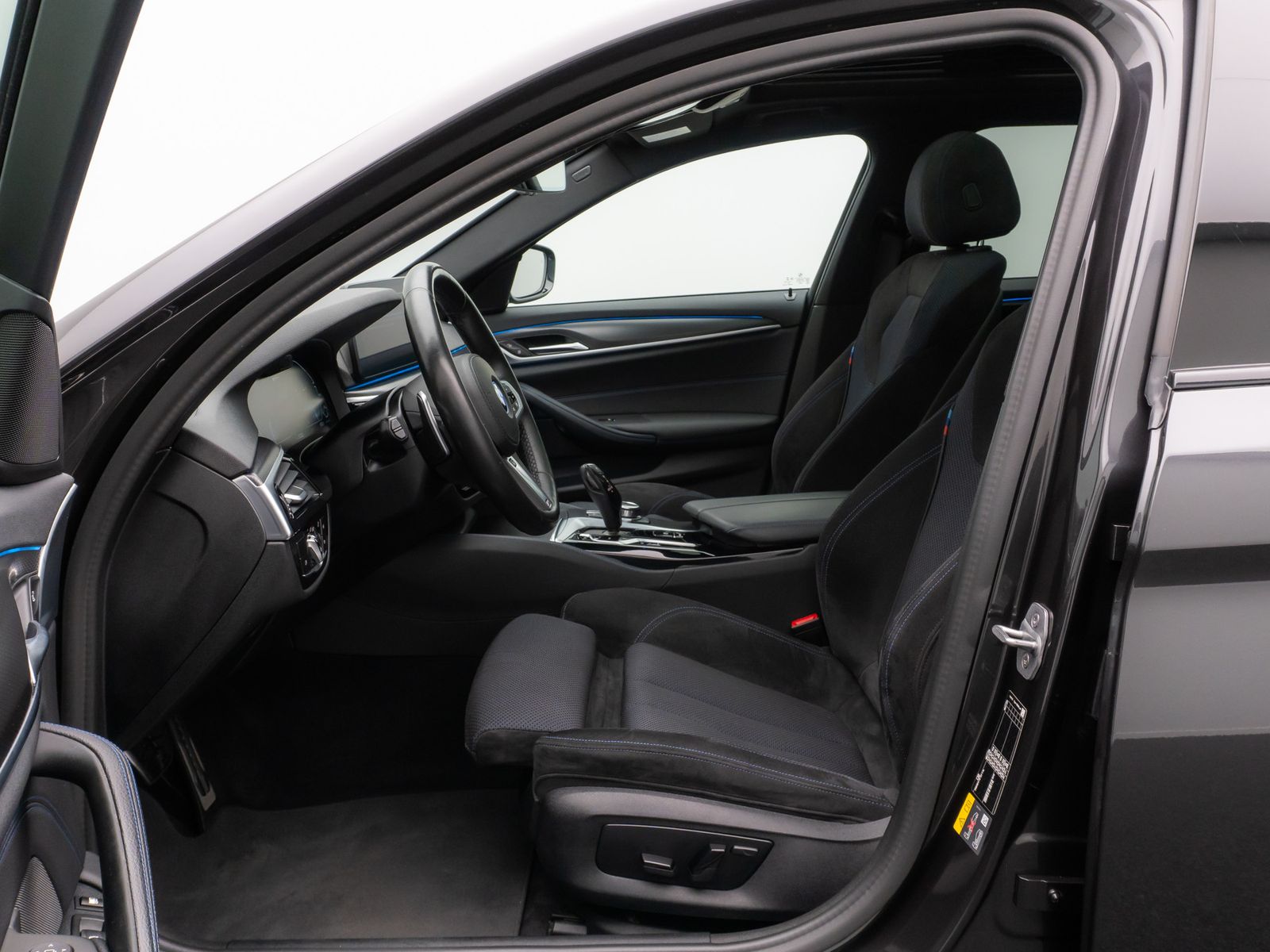 Fahrzeugabbildung BMW 530e M Sport Laser DAB HiFi HUD DispKey Panorama