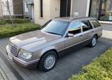 Mercedes-Benz E 220 T S124 Rosenholz/ innen Rot / restauriert - Mercedes-Benz 220 aus 1994