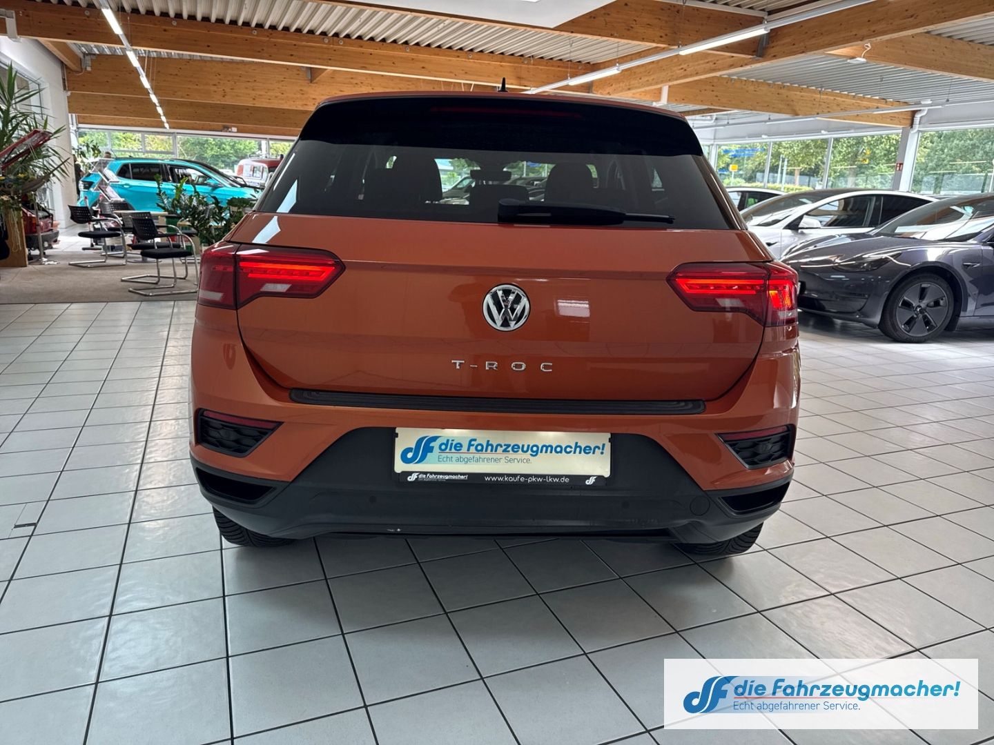 Fahrzeugabbildung Volkswagen T-Roc Basis 1.6 TDI EU6d-T Navi Apple CarPlay An