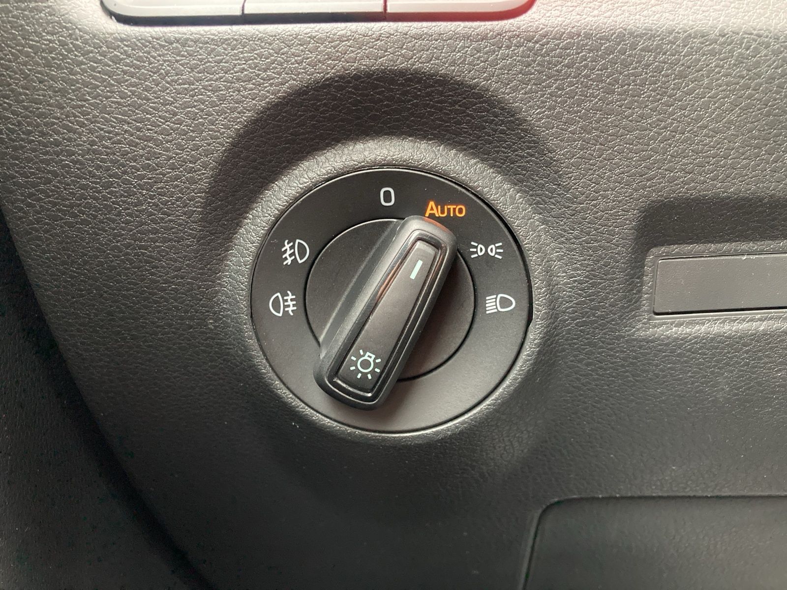 Fahrzeugabbildung SKODA Fabia Combi TSI Best-of DSG Navi Climatronic GRA