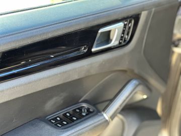 Porsche Cayenne - 12