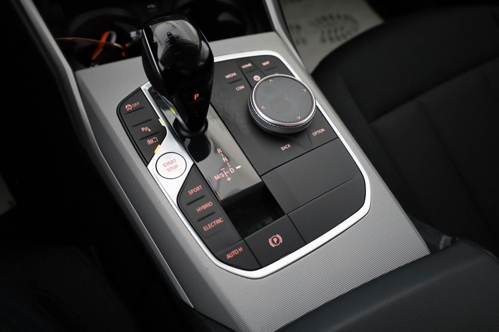 Fahrzeugabbildung BMW 330 e Advantage Touring,Navi,LED,Kamera,Carplay