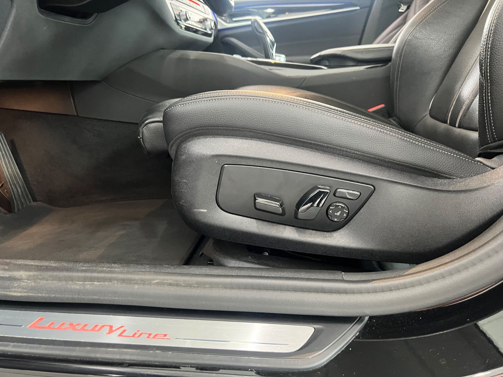 Fahrzeugabbildung BMW 520 d Lim. Luxury Line