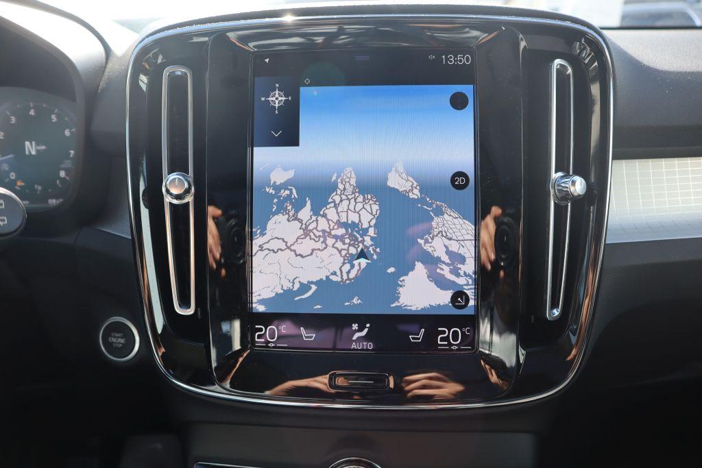 Volvo XC40 T3 Momentum Pro |PANORAMA|R-KAMERA|NAVI|