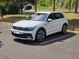 Volkswagen Tiguan 2.0 TSI 132kW DSG 4MOTION Highline Hi... - VW Tiguan Gebrauchtwagen in Dresden