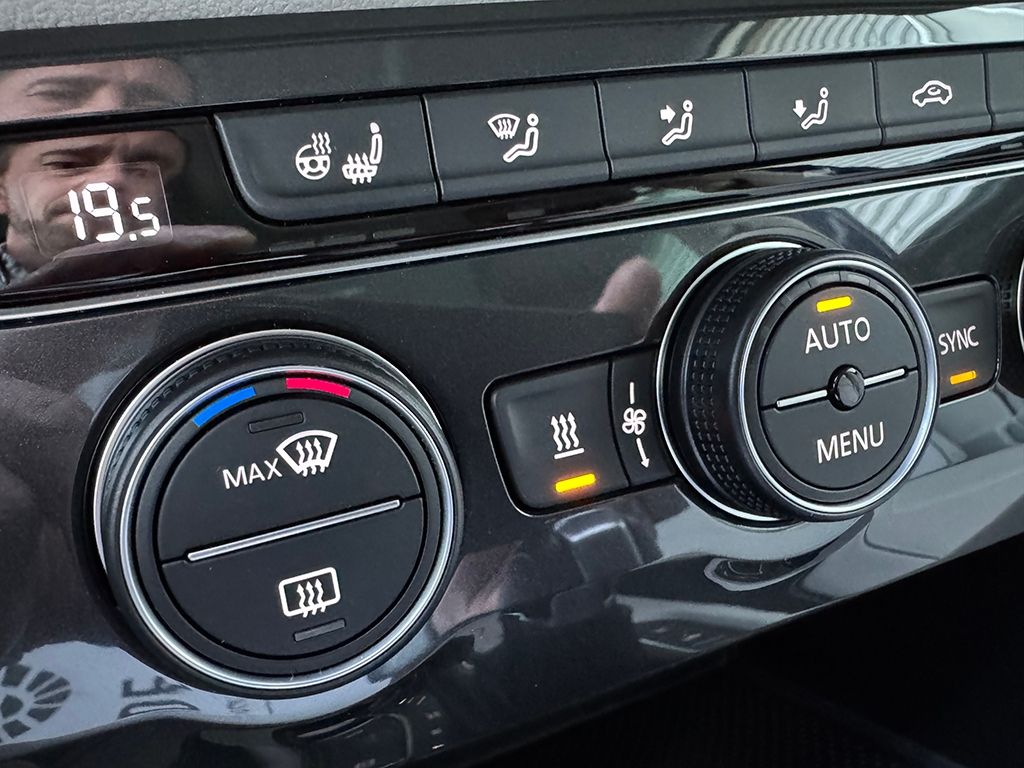 Tiguan 2.0 TSI 4MOTION *AHK*STDHZG*DCC*