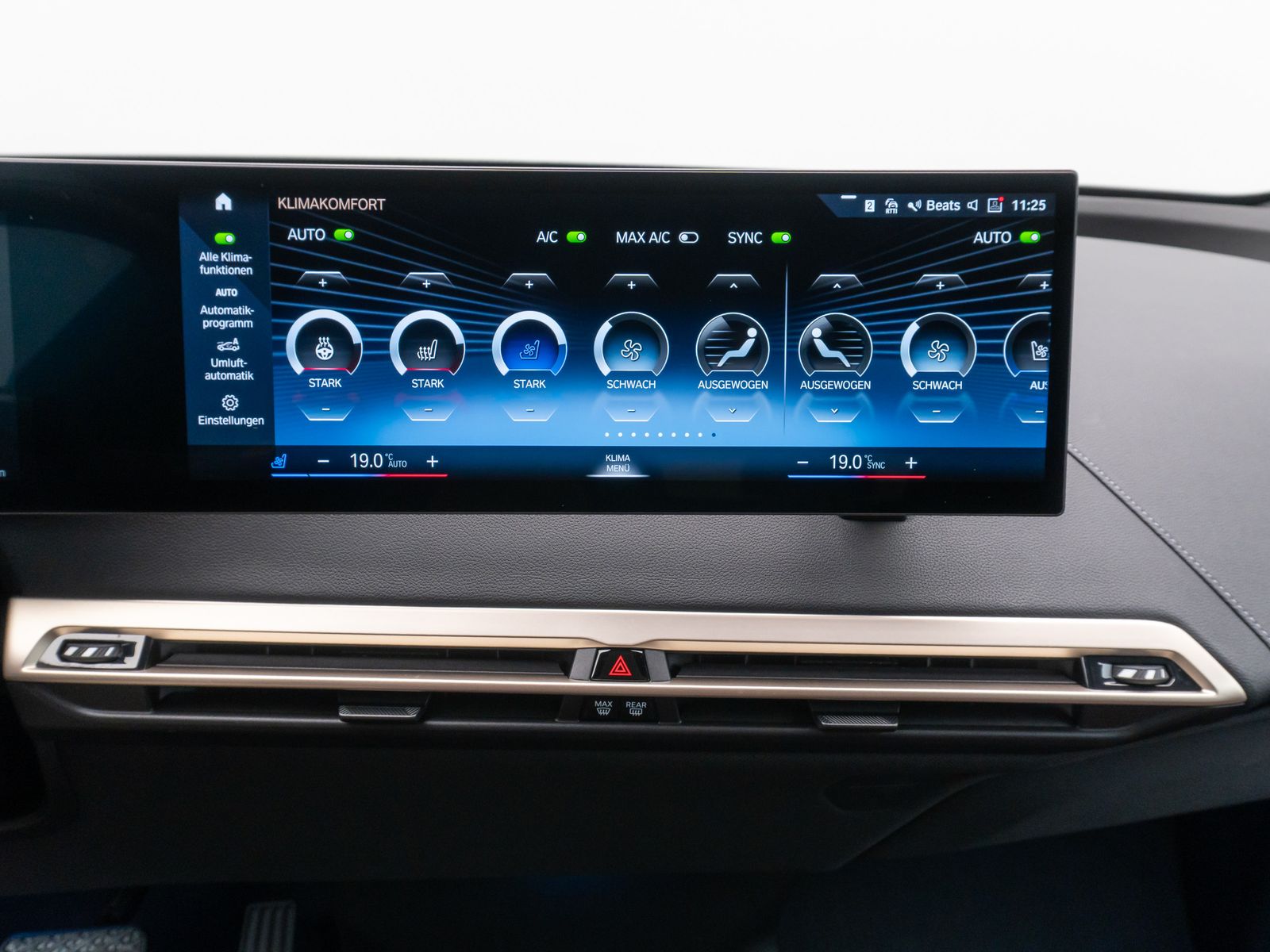 Fahrzeugabbildung BMW iX xD50 360°Laser B&W SoftC SkyLounge DAB 22Zoll
