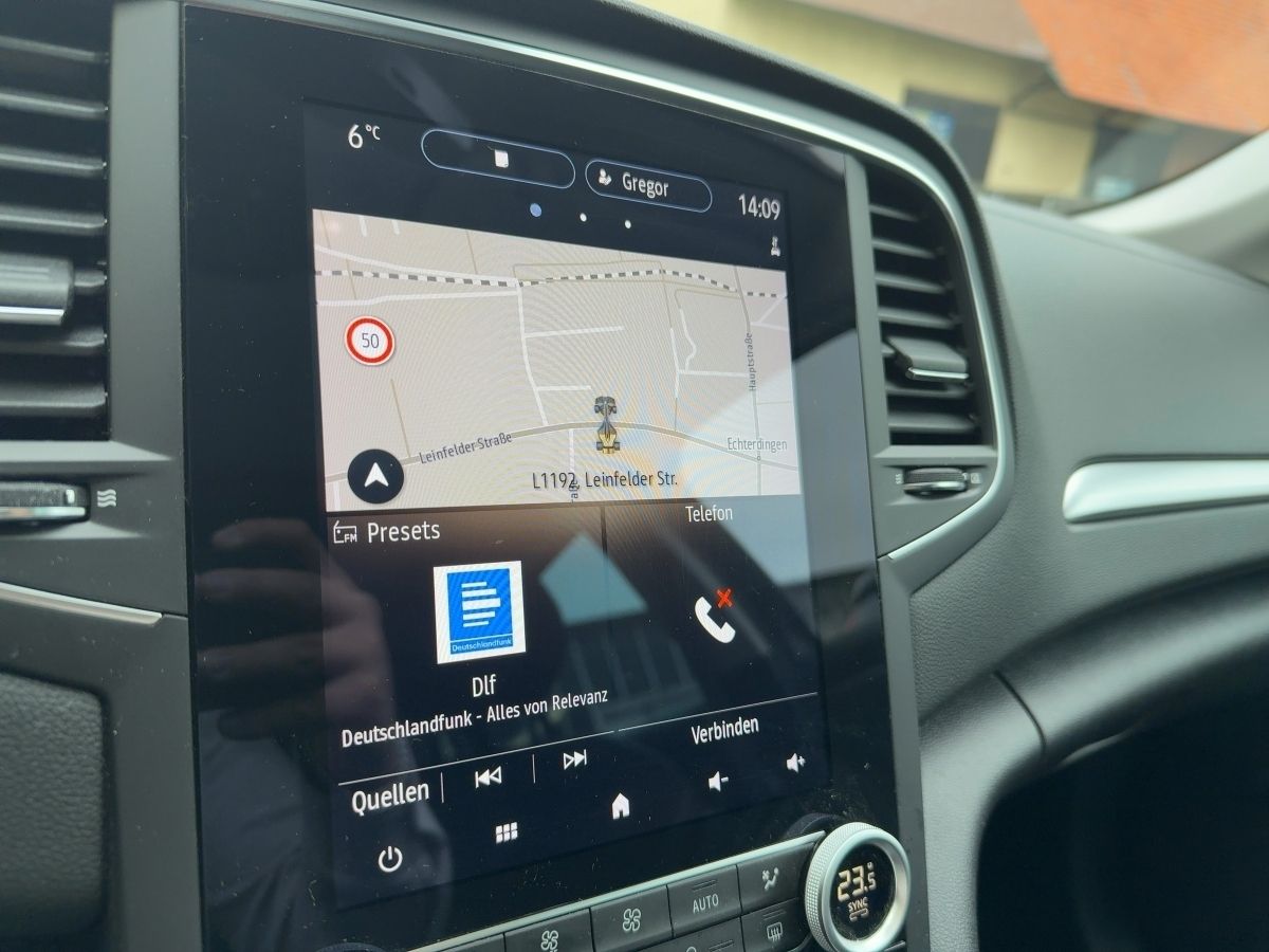 Fahrzeugabbildung Renault Megane Grandtour Intens TCe 140 Glasdach SHZ
