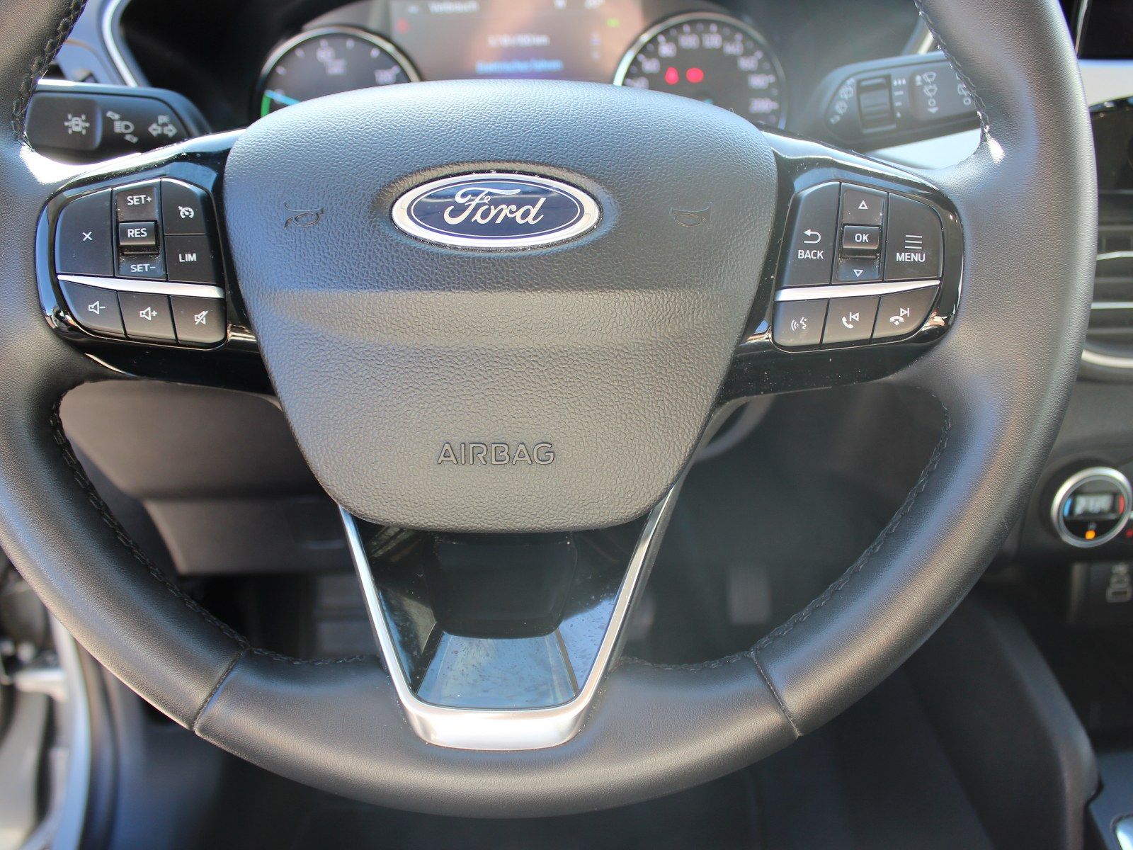 Fahrzeugabbildung Ford Kuga Plug-In Hybrid Cool & Connect 2,5 Duratec