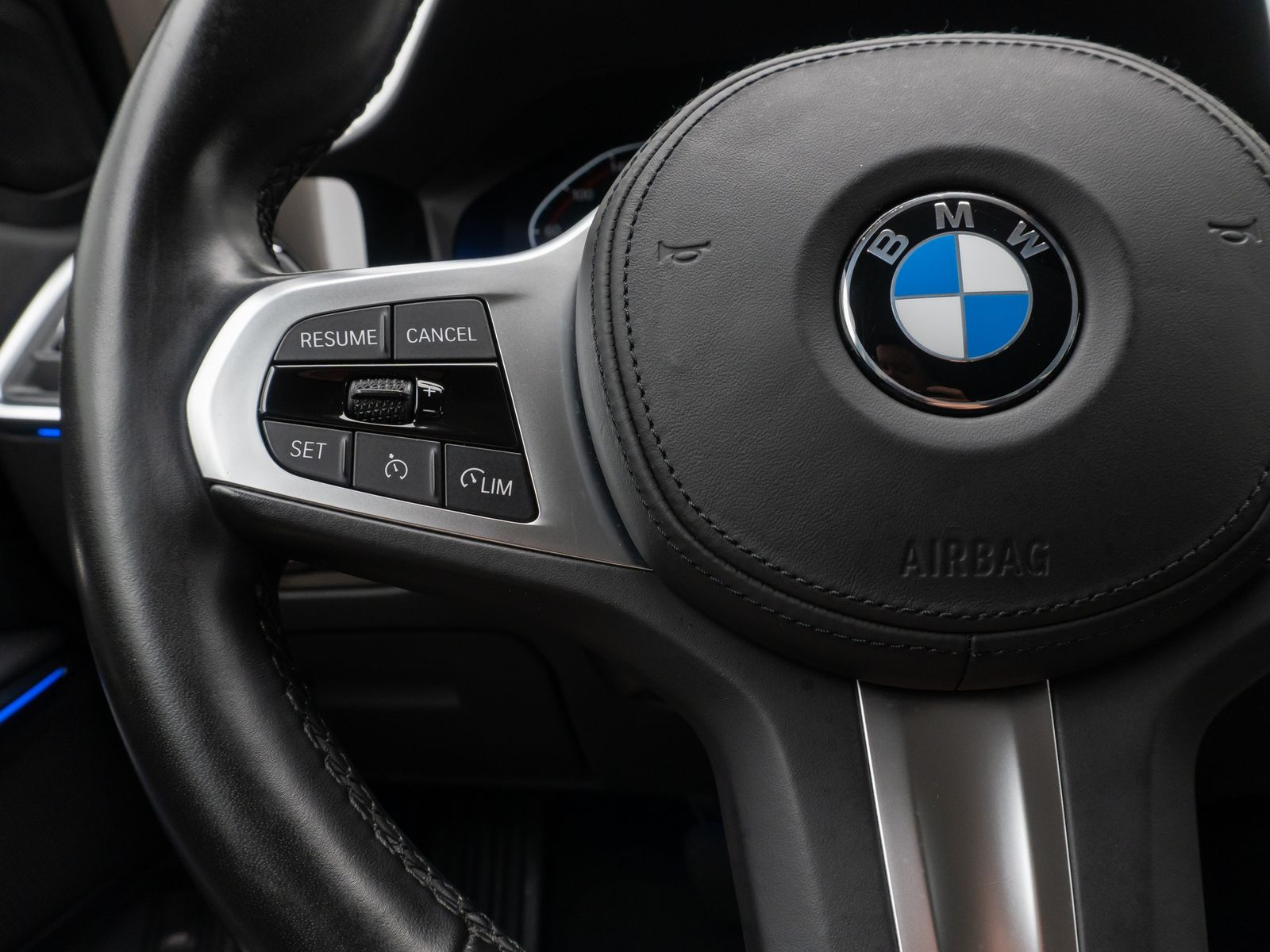 Fahrzeugabbildung BMW 330d xD Sport Line Laser DAB HUD AHK HiFi Komfor
