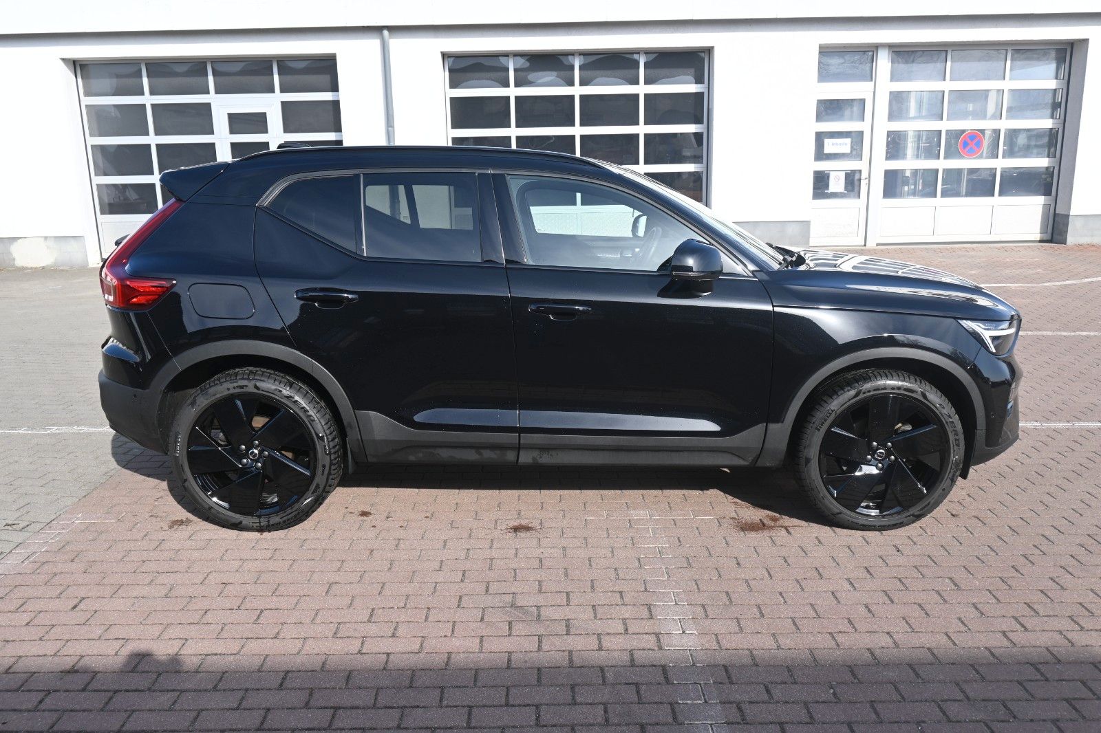 Fahrzeugabbildung Volvo XC40 B3 Plus Black Edition *360°*ACC*NAV*LED*PAN