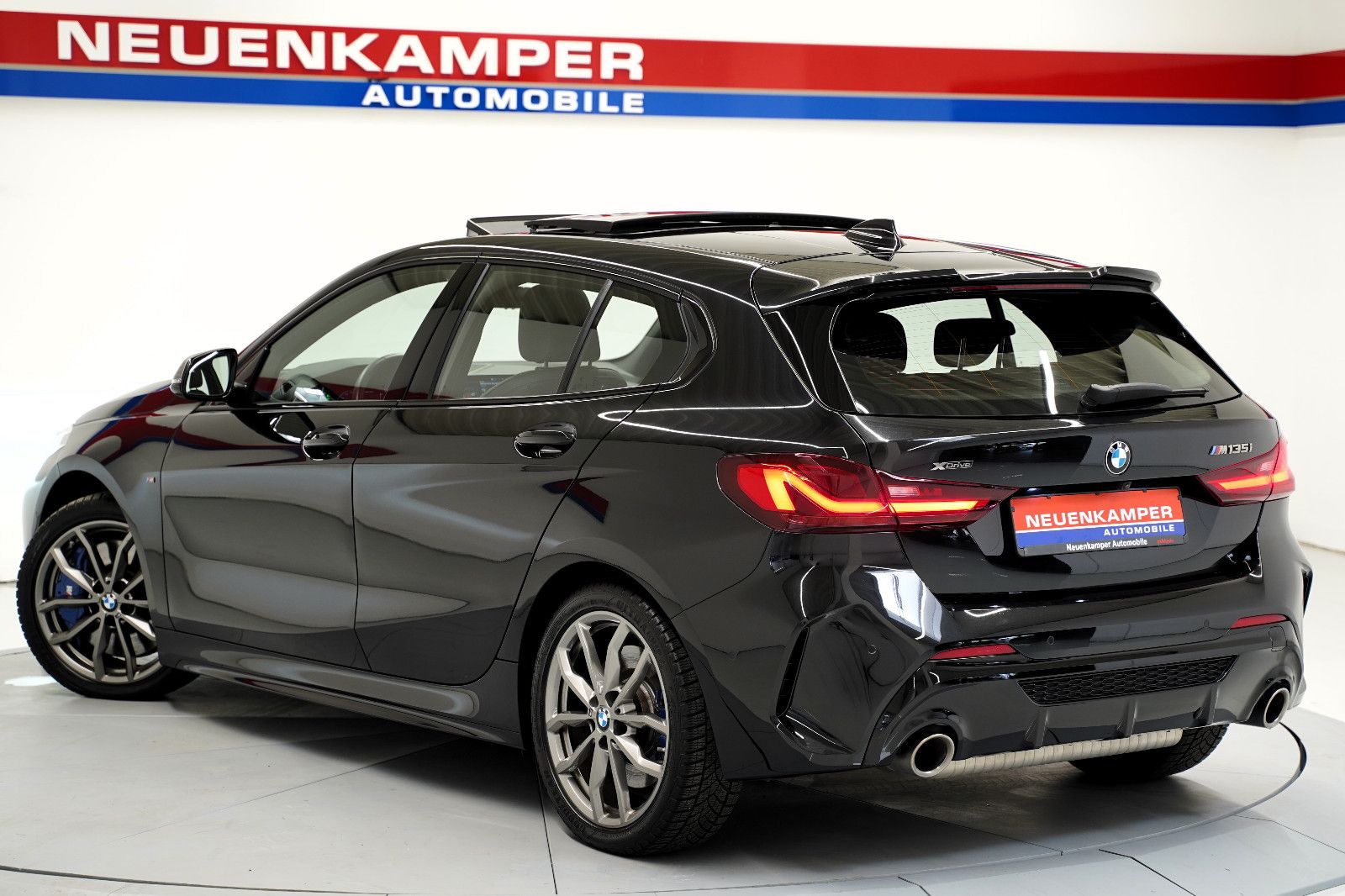 Fahrzeugabbildung BMW M135i xDrive LED Panorama ACC harman/kardon HuD