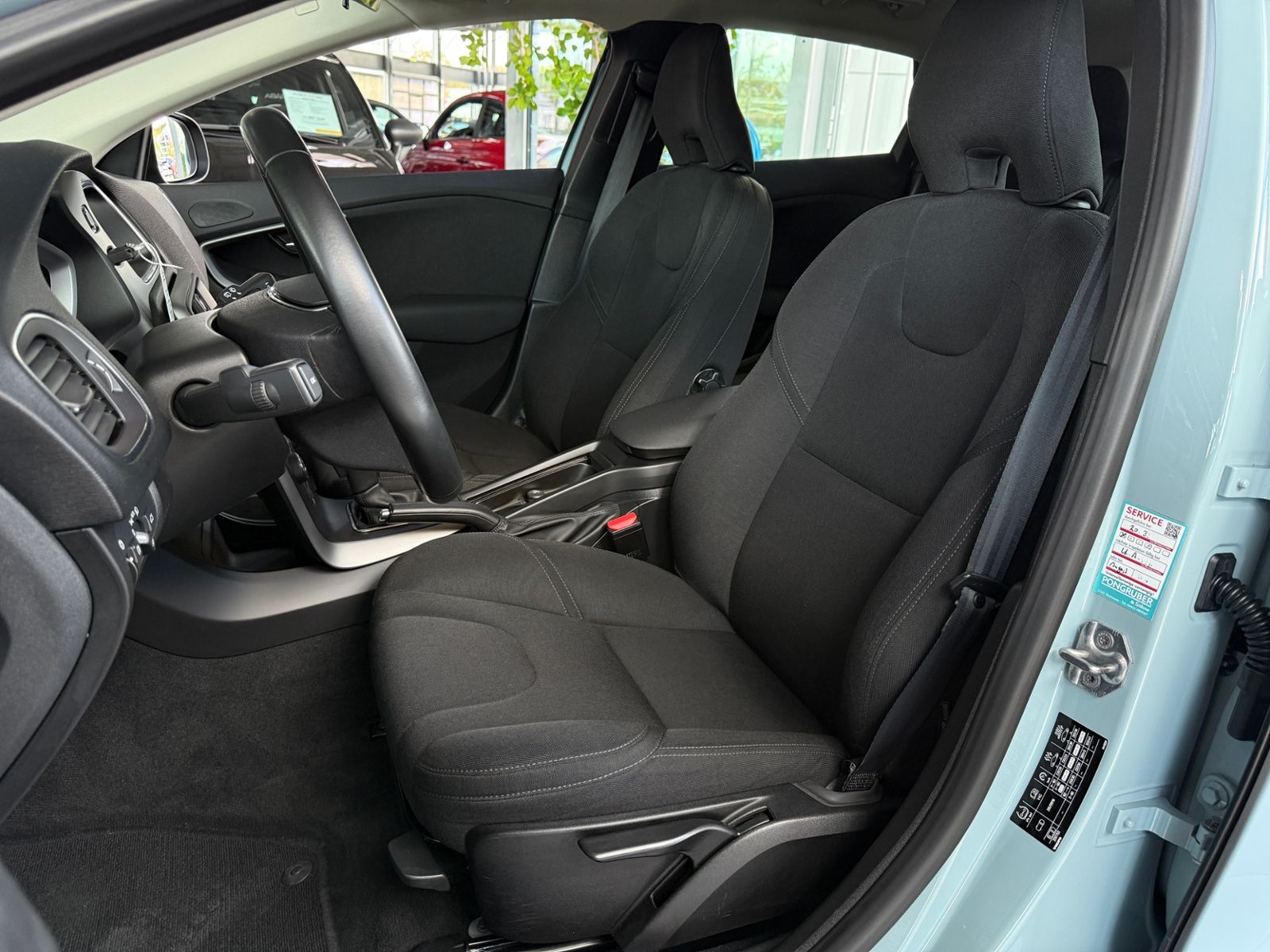 Fahrzeugabbildung Volvo V40 Kinetic SENSUS CONNECT LED SHZ PDC ALU