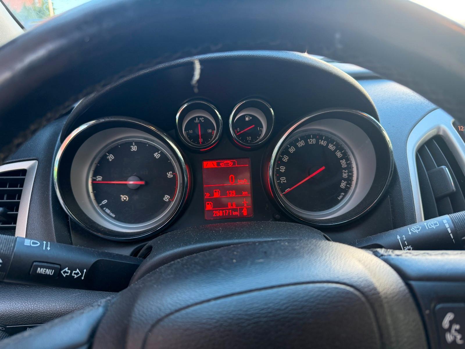 Opel Astra 2013 — photo 18