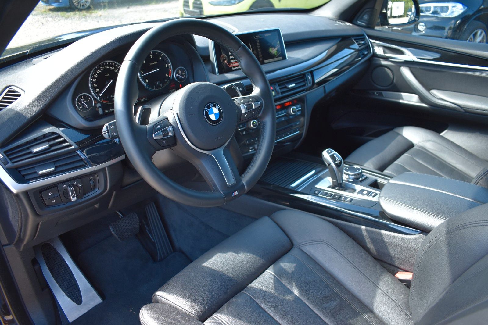 Fahrzeugabbildung BMW X5 40d xDrive M Sport Keyless Pano Kamera LedHUD