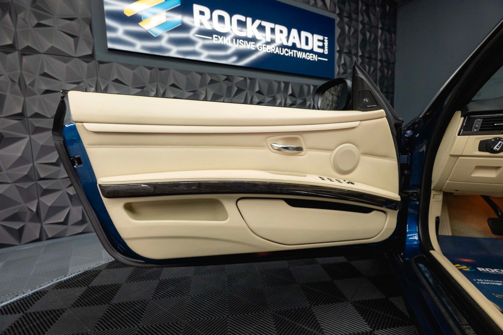 Fahrzeugabbildung BMW 330d Cabrio Sport Edition *Bi-Xenon*H&K*Memory*