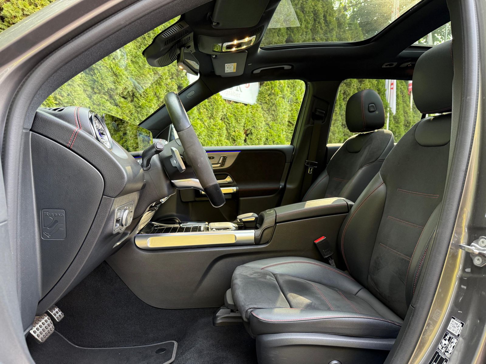Fahrzeugabbildung Mercedes-Benz EQB 350 4M AMG Line NIGHT+PANO+MBUX+KAM+DIST+HuD