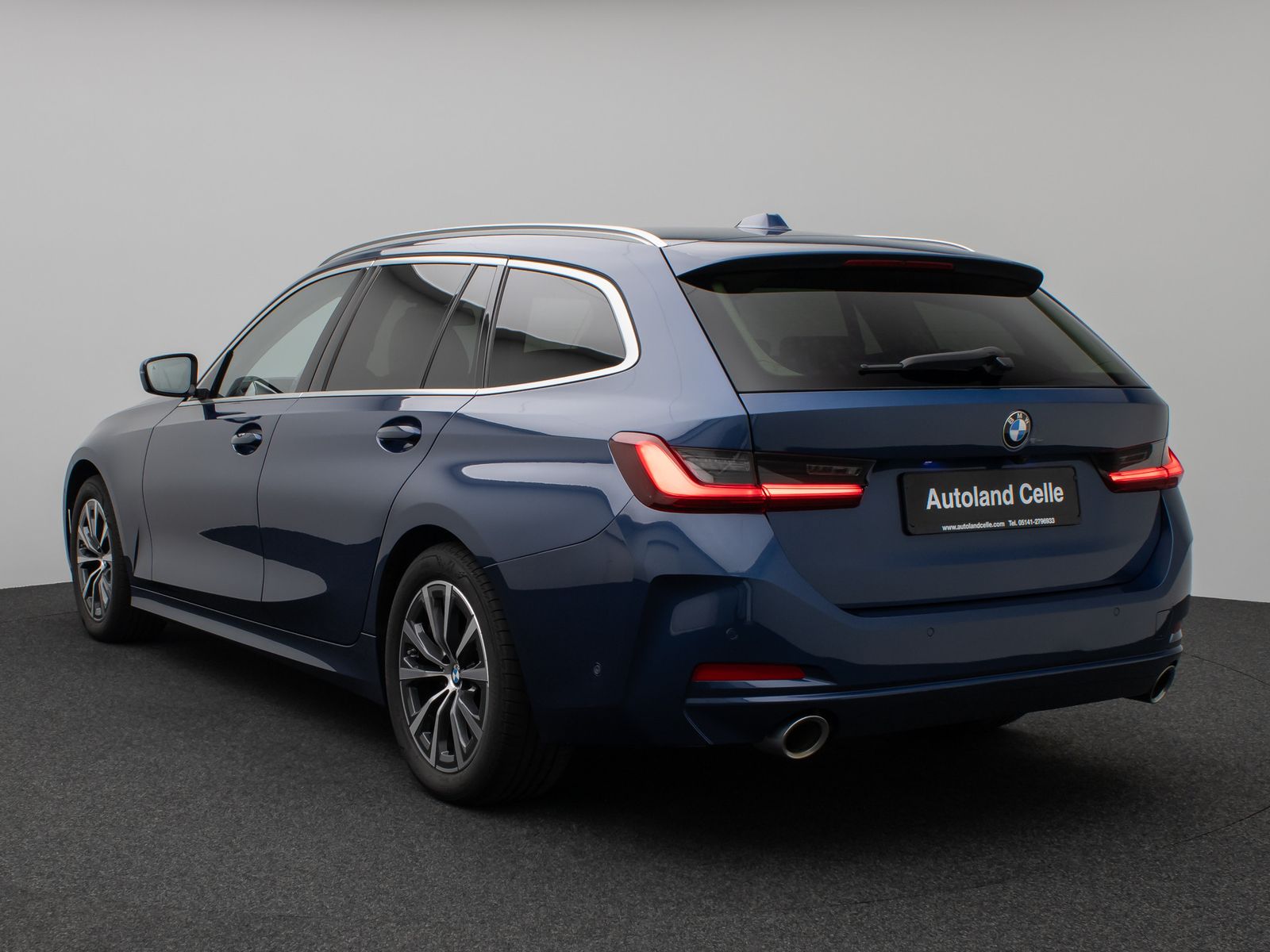 Fahrzeugabbildung BMW 320i Kamera HUD DAB H/K ACC Komfort Alarm Sport