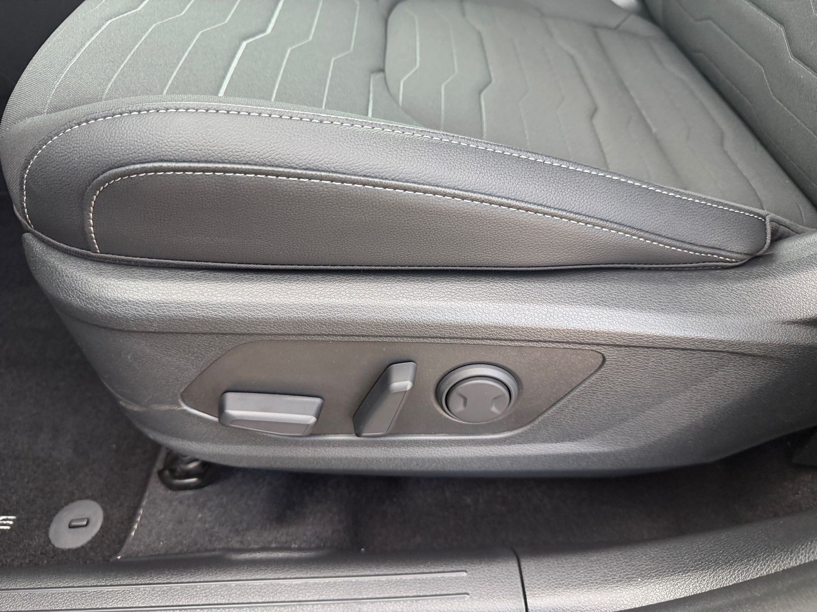 Fahrzeugabbildung Kia SPORTAGE 1.6T 2WD DCT Vision KOM Facelift