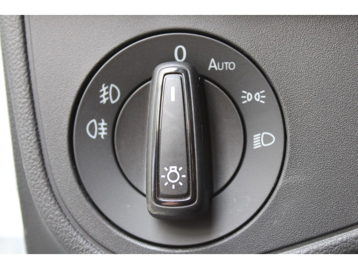 Fahrzeugabbildung Volkswagen Taigo 1.0 TSI R-Line LED ACCSHZ OPF Sportpaket N