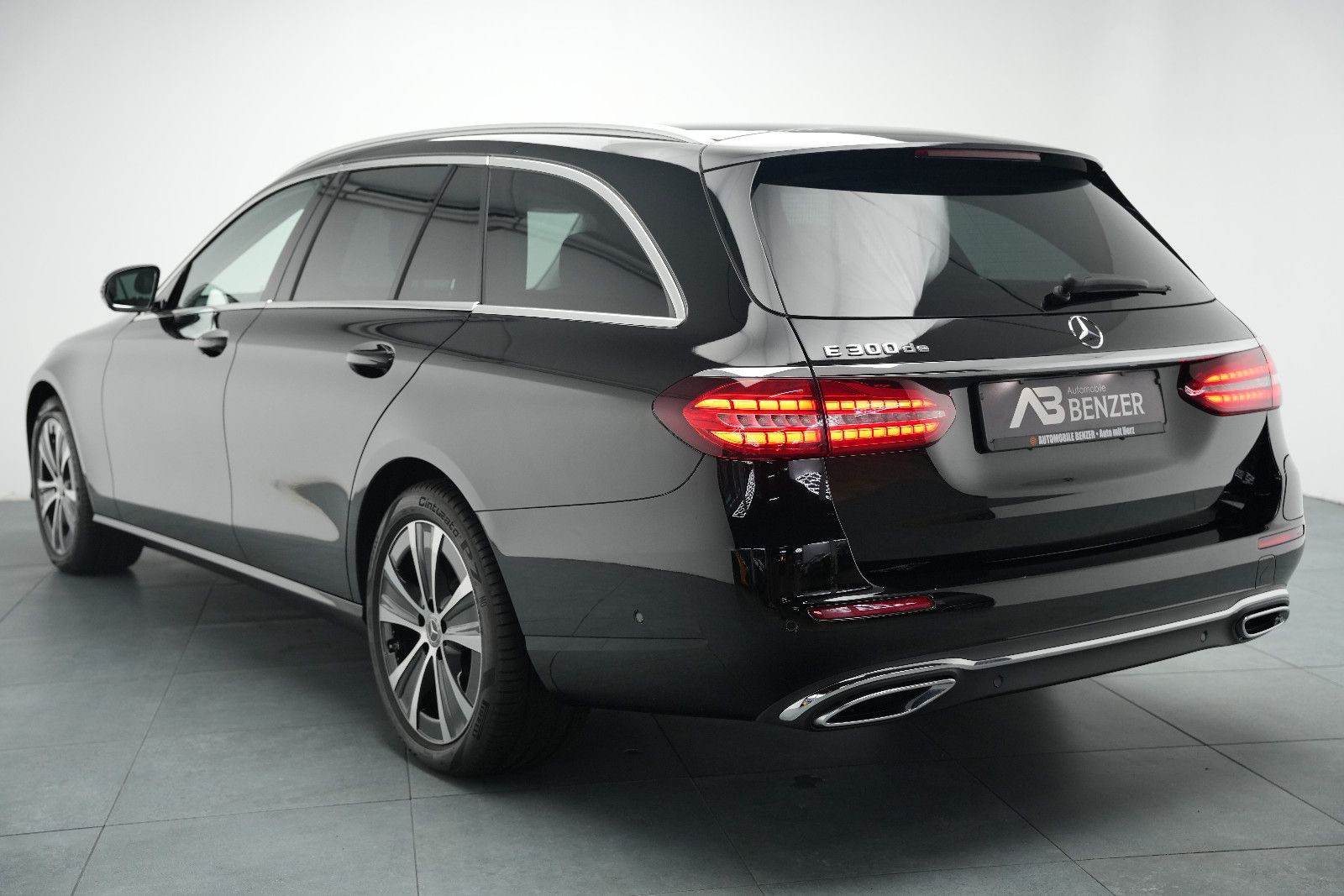 Fahrzeugabbildung Mercedes-Benz E 300 de/Plug-in/Leder/Ambiente/LED/360°Cam/SHZ/