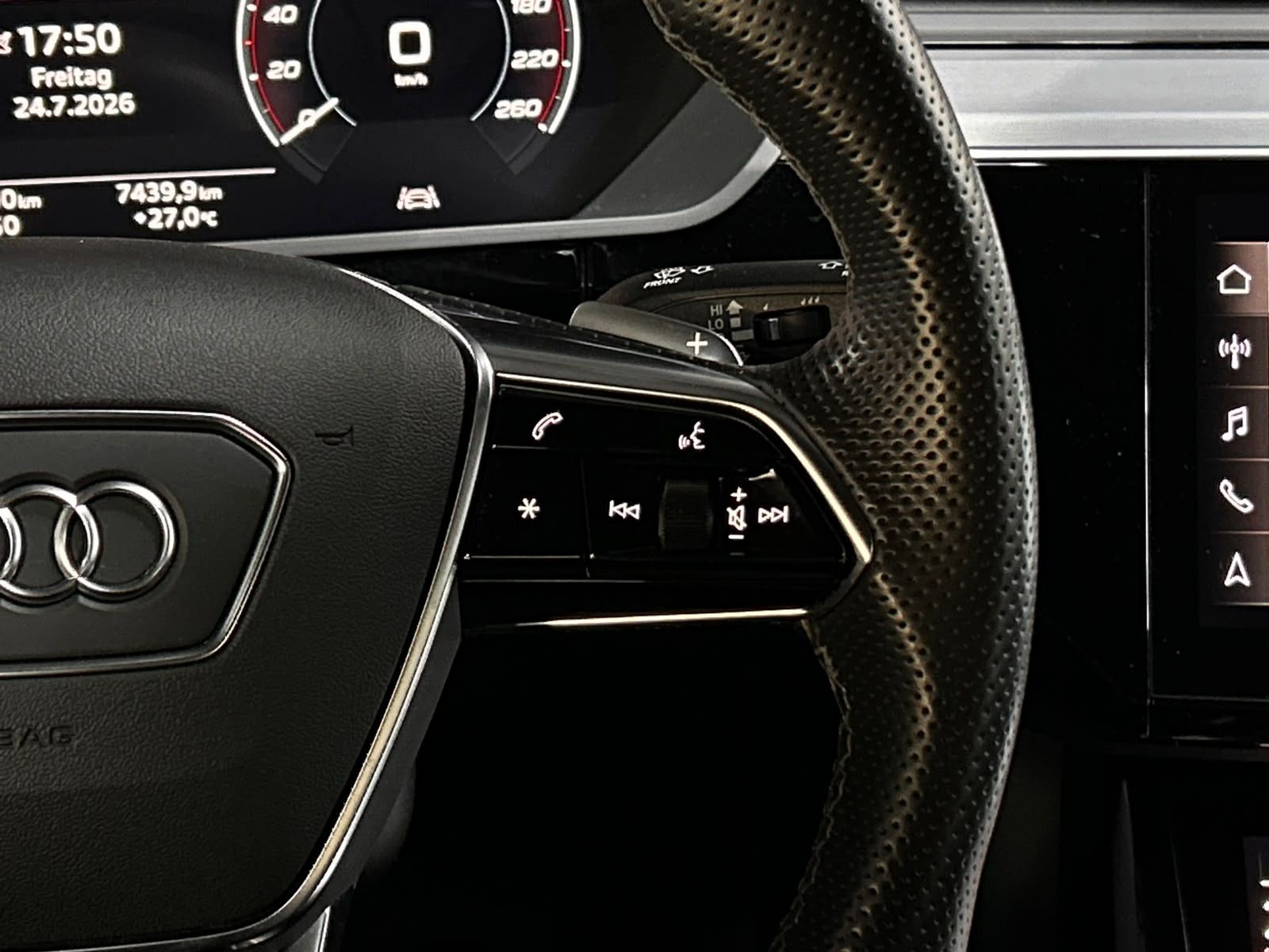 Fahrzeugabbildung Audi e-tron 55 Quat 2X S LINE SPORT LED+NAVI+B&O+KAM+