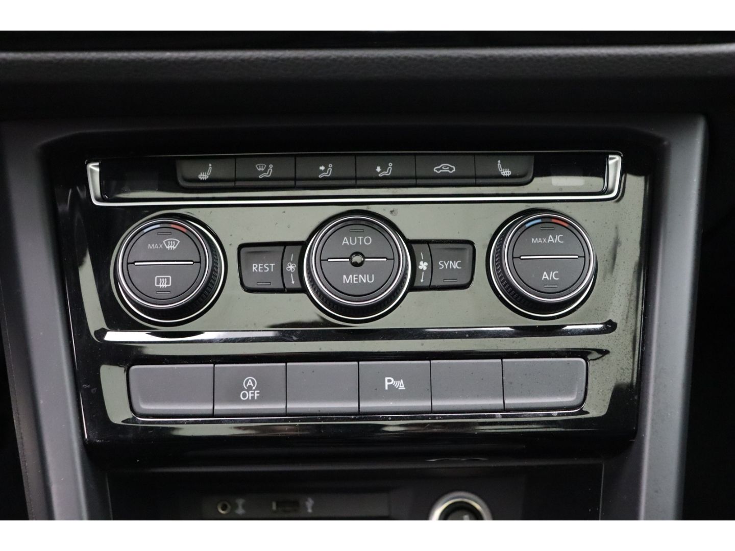 Fahrzeugabbildung Volkswagen Touran Comfortline BMT ACC, Pano, Schiebedach