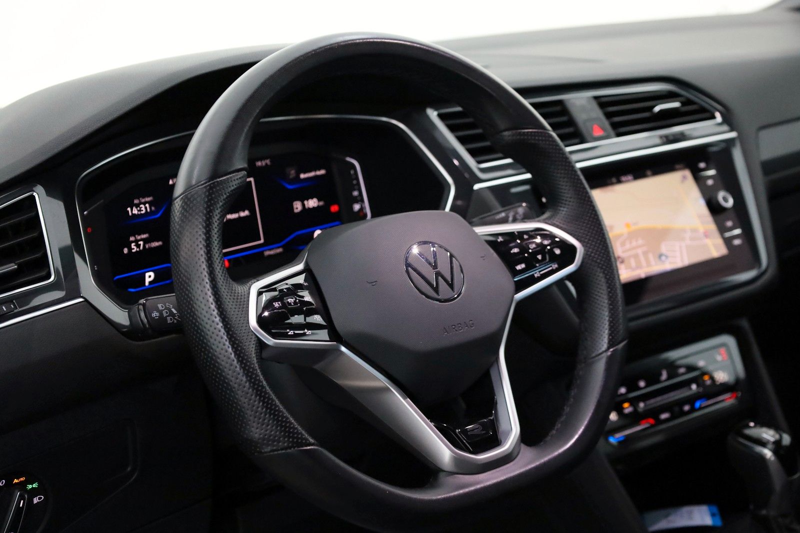 Fahrzeugabbildung Volkswagen Tiguan Allspace R-Line 4M LED,Navi,PDC,AHK