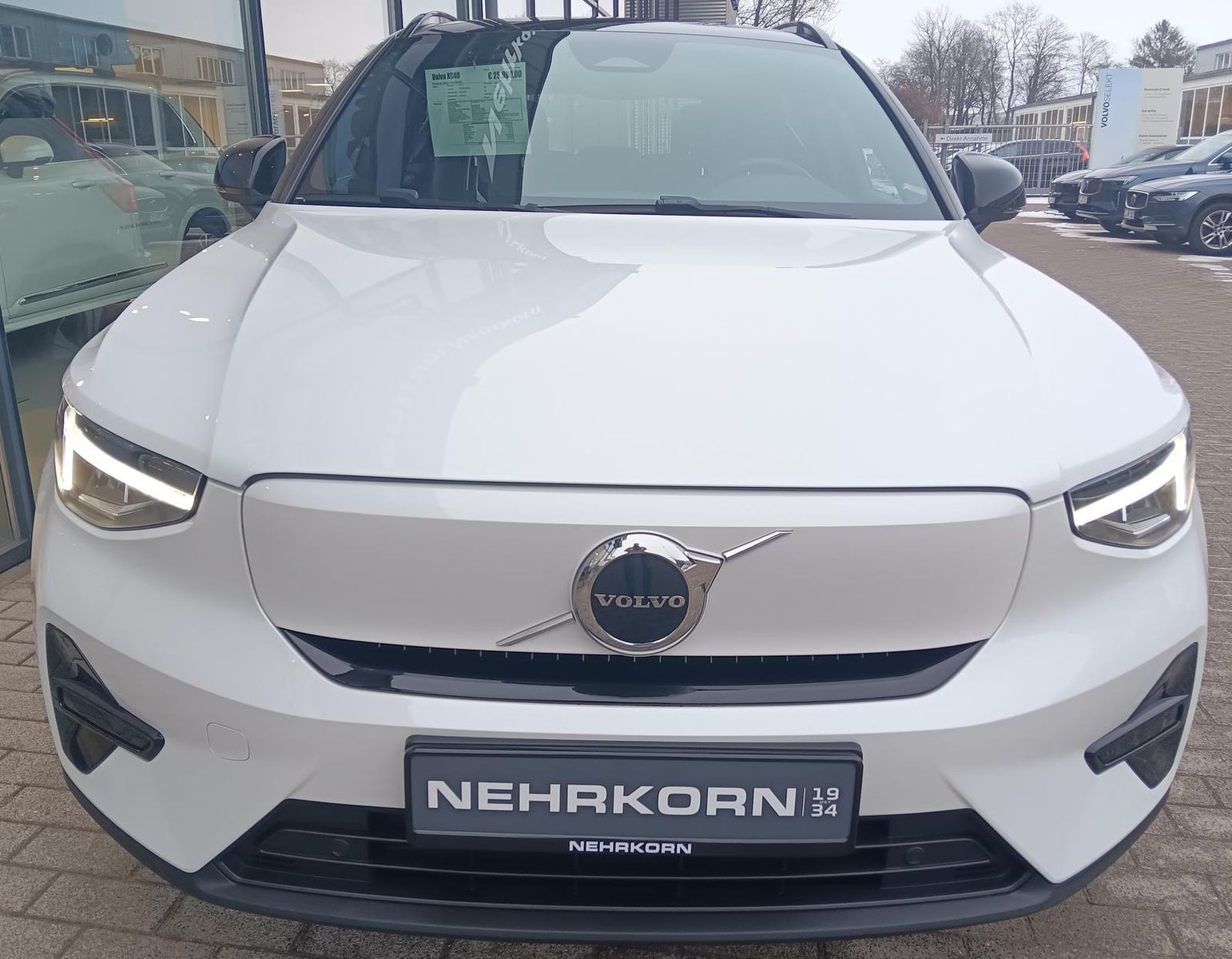 Fahrzeugabbildung Volvo XC40 Core Recharge Pure Electric 2WD