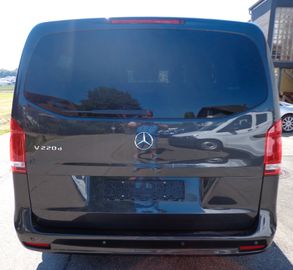 Mercedes V 220 - 10