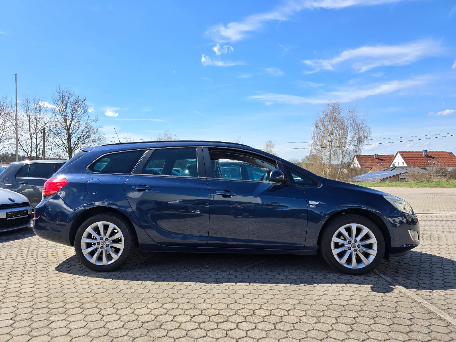 Opel Astra 2012 — photo 7