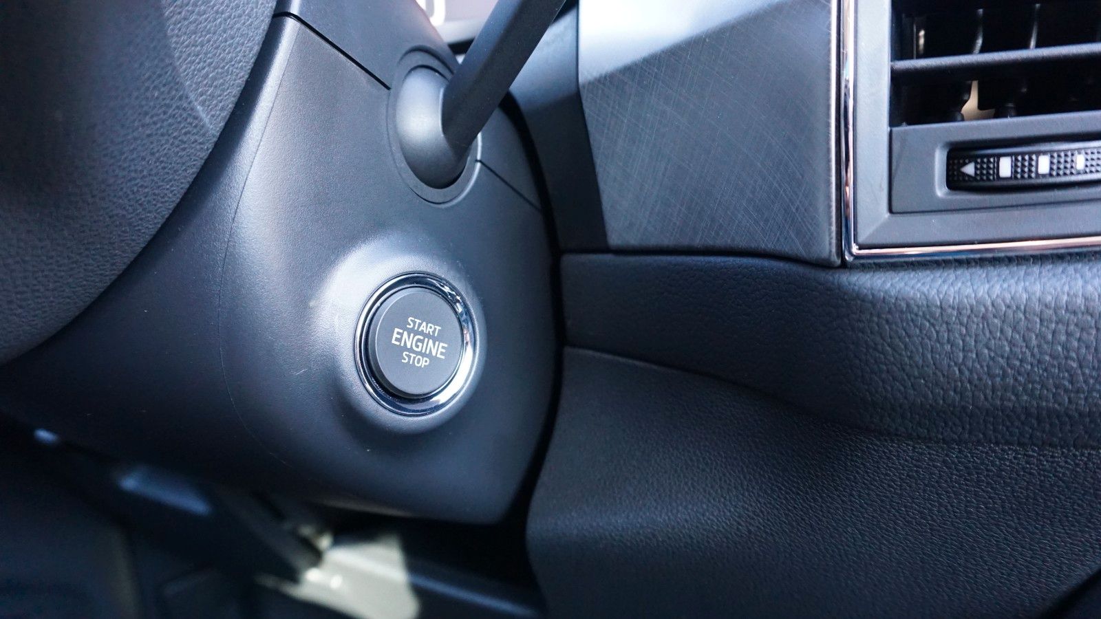 Fahrzeugabbildung SKODA Kodiaq Tour 4x4, LED,Navi,Kamera,SH,DAB,AHK