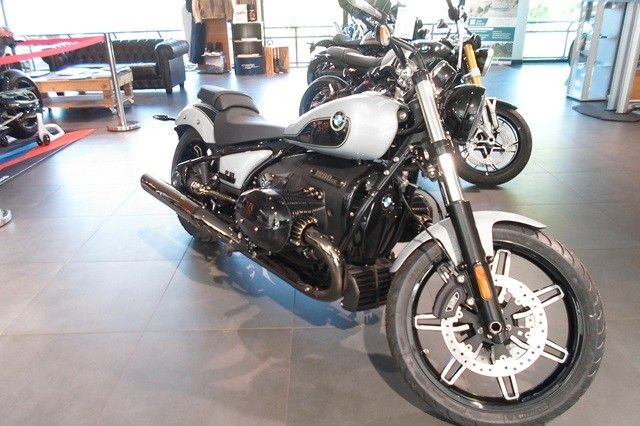 Fahrzeugabbildung BMW R18 mit Blacked-Out-Paket