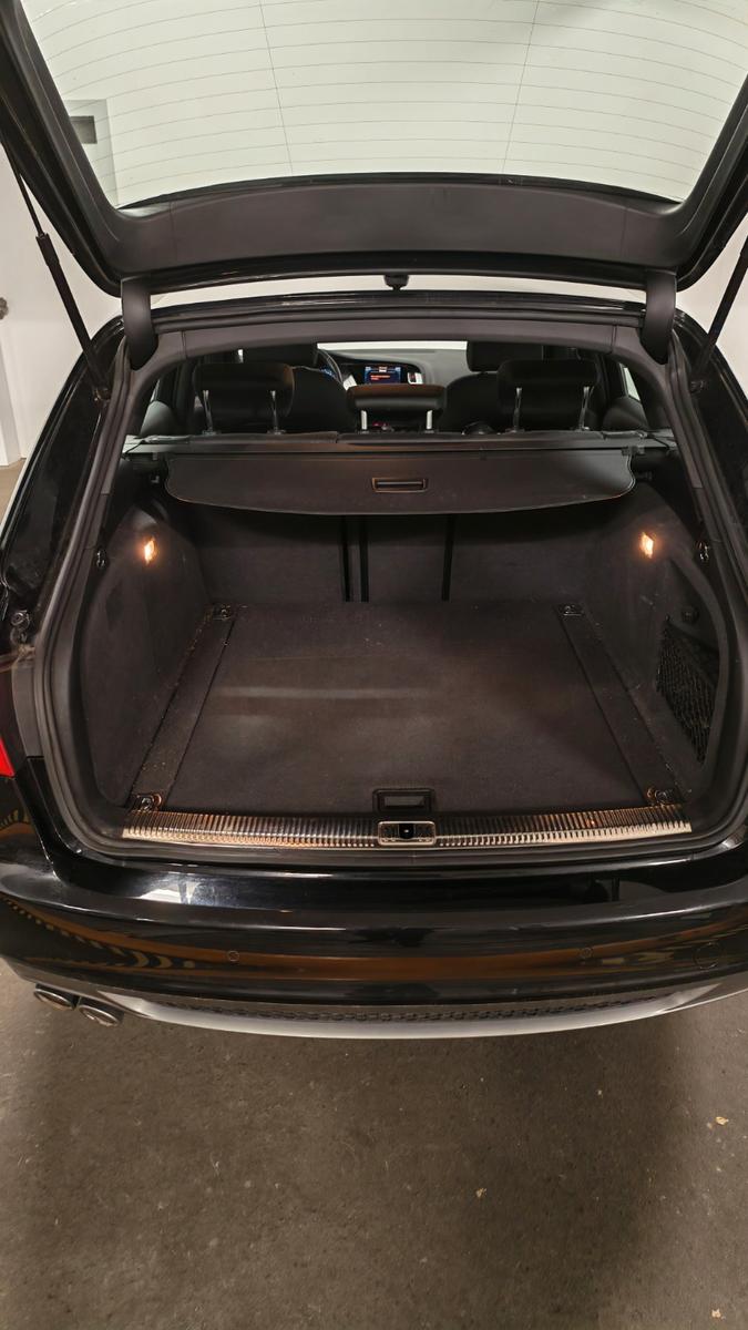 Audi A4 2011 — photo 7