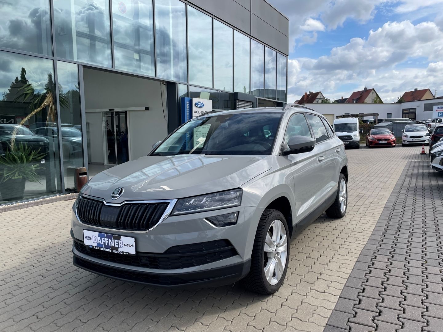 Fahrzeugabbildung SKODA Karoq Style LED Navi totWinkAss induktivLaden