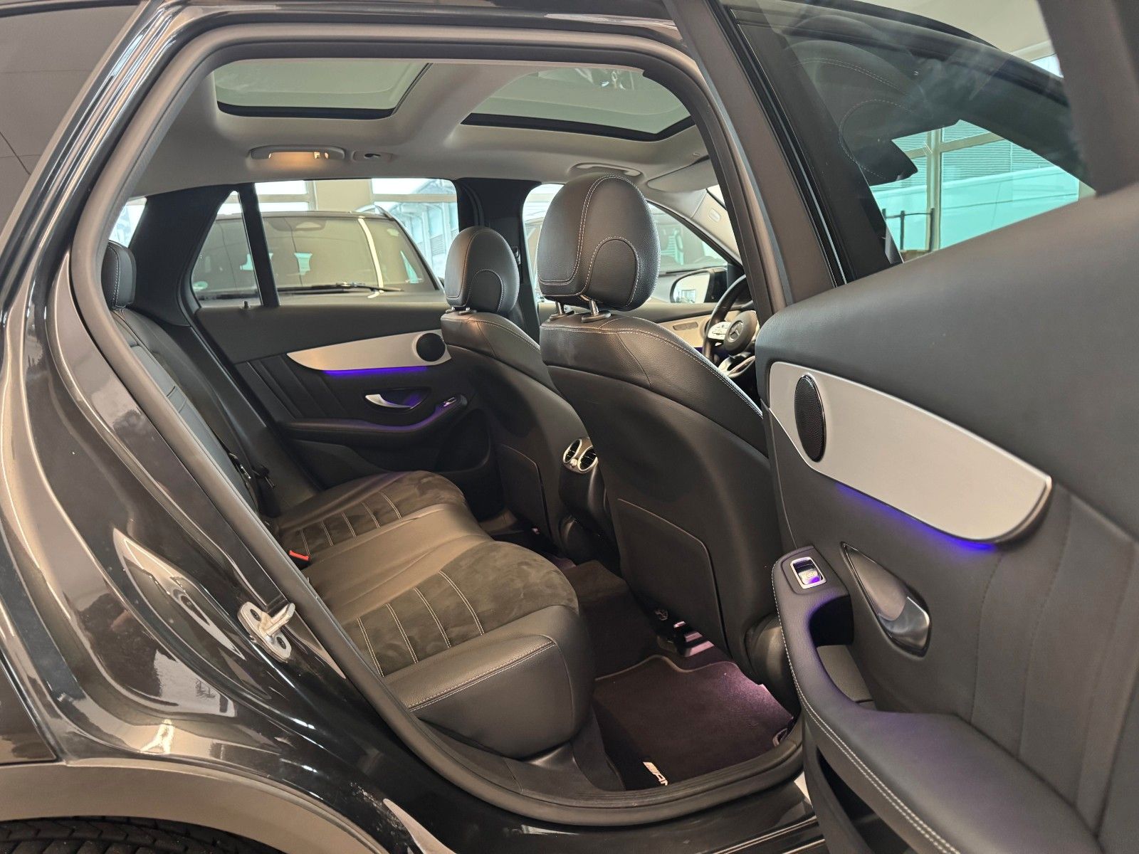 Fahrzeugabbildung Mercedes-Benz GLC 220d 4M+AMG+Pano+Distr+Night+RKamera