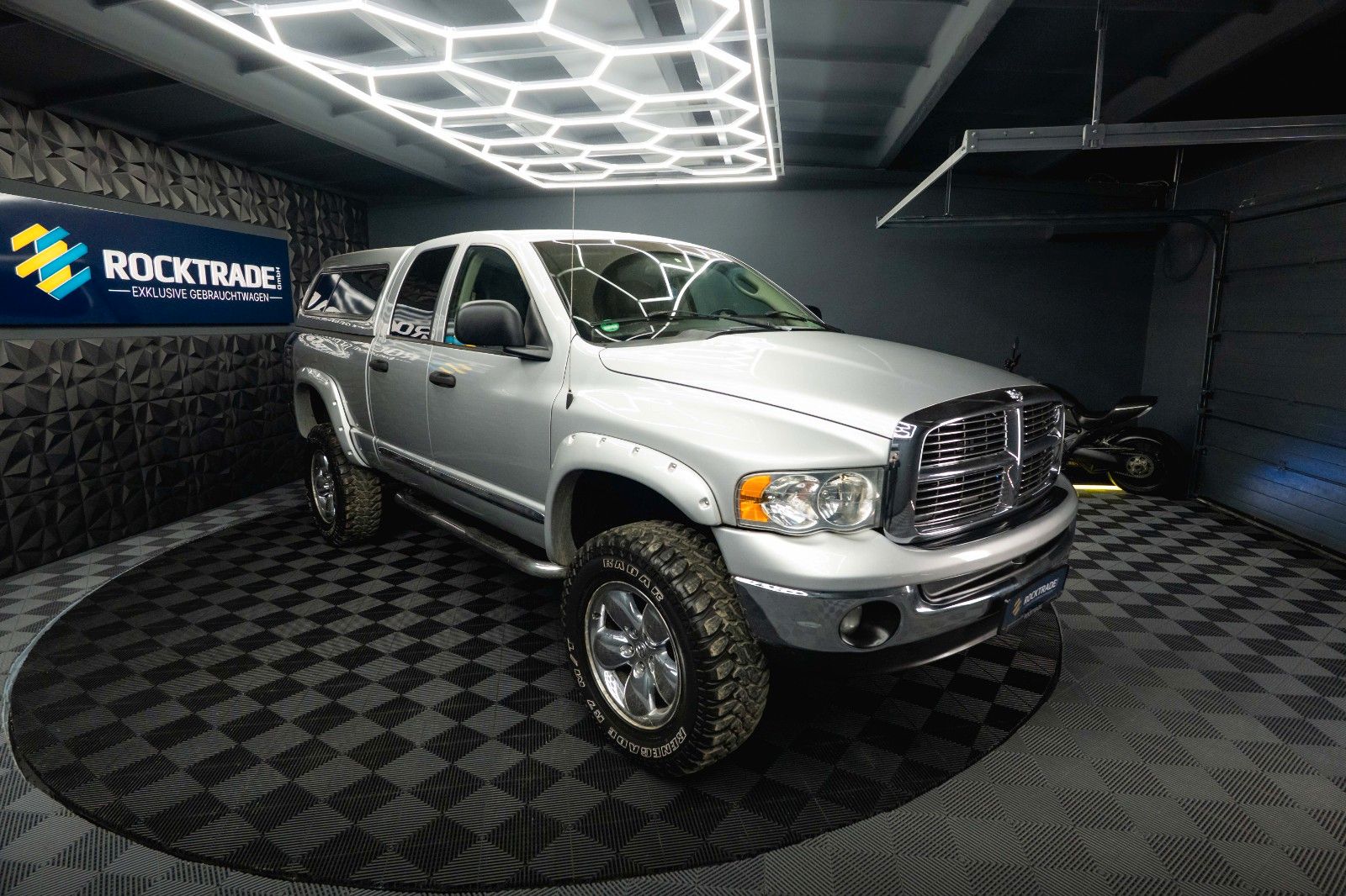 Fahrzeugabbildung Dodge RAM 5.7 V8 HEMI 4x4 OFFROAD MONSTERTRUCK LONGBED