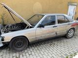 Mercedes-Benz Mercedes W201 2,5D Automatik Oldtimer ABS ... - Mercedes-Benz 190 aus 1986 mit Diesel-Antrieb