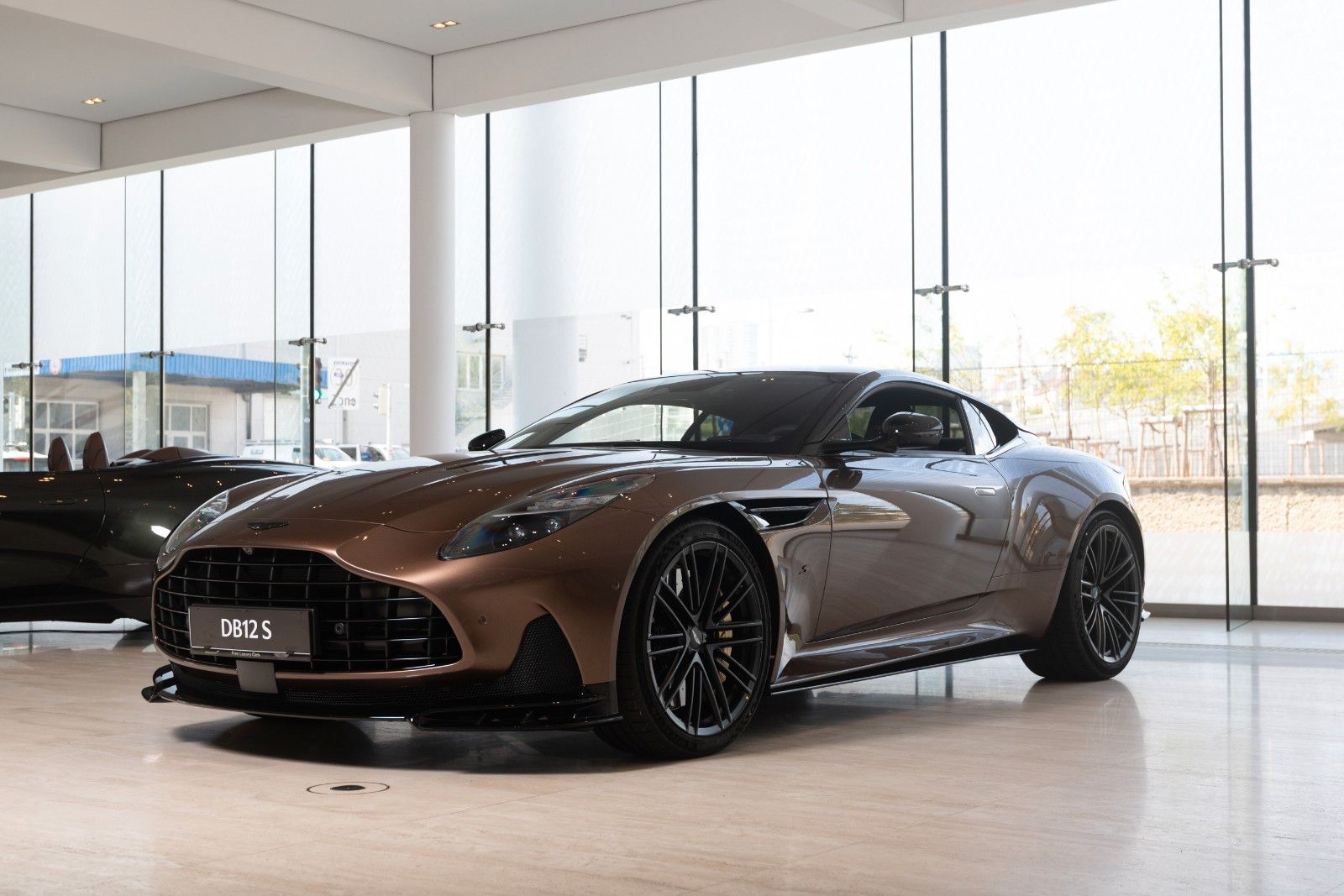 Aston Martin DB12 S Coupé | Magneto Bronze | Black Pack