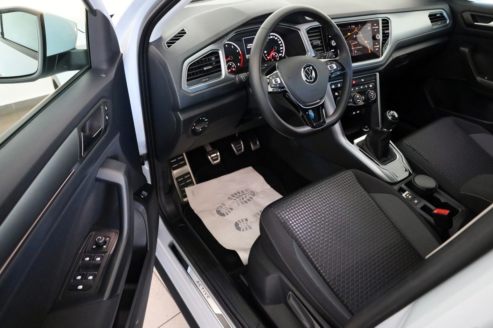 Fahrzeugabbildung Volkswagen T-Roc Active Navi,LED,SH,PDC,Apple CarPlay